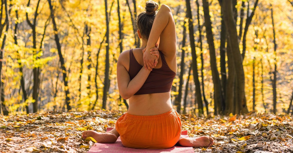 shutterstock-autumn-yoga-outside-cropped